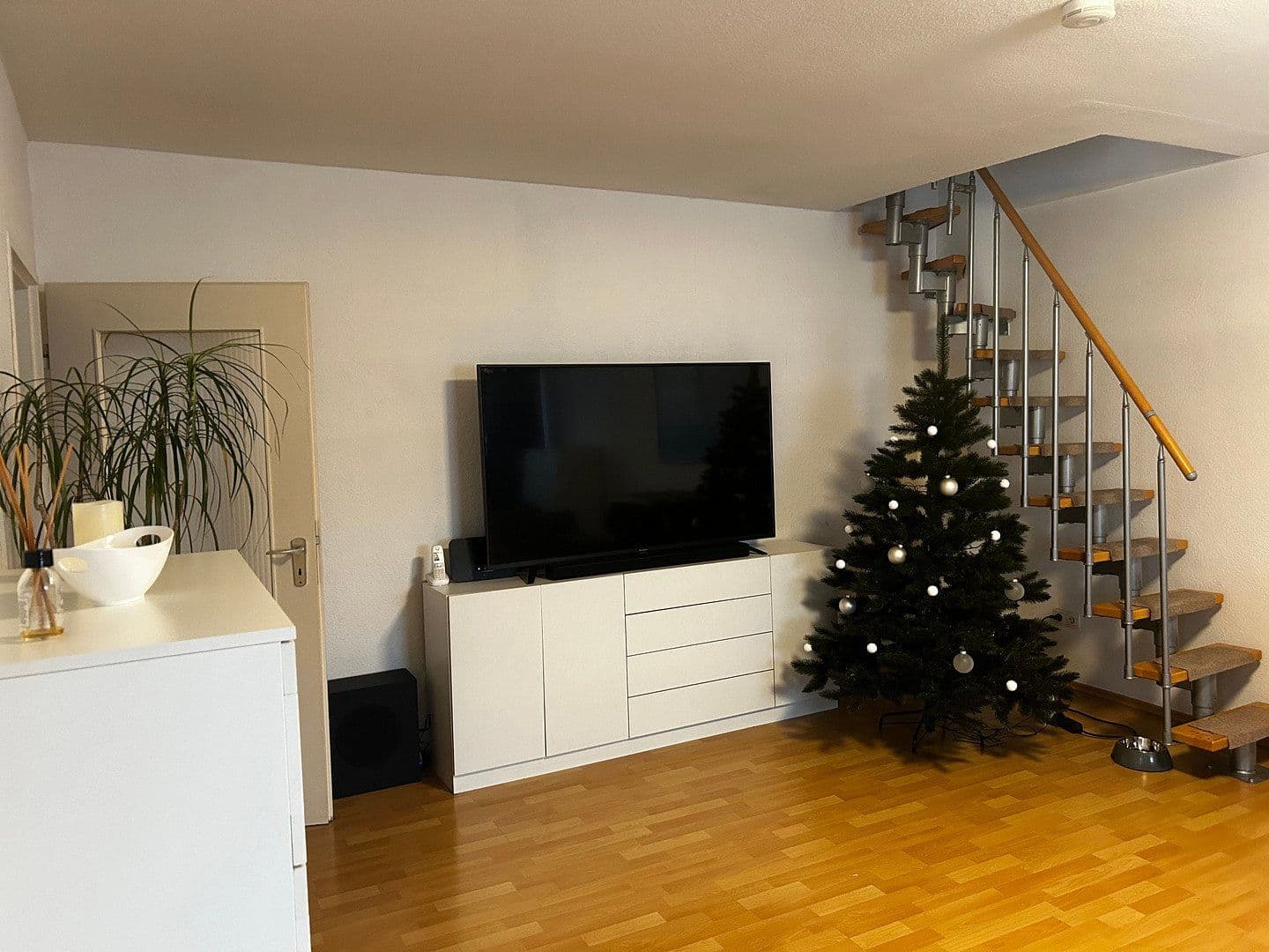 Prenájom bytu 3-izbový 87 m², Artilleriestraße 19, Köln, Severné Porýnie - Westfálsko Prenájom bytu 3-izbový 87 m², Artilleriestraße 19, Köln, Severné Porýnie - Westfálsko