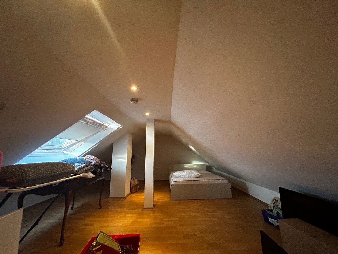 Prenájom bytu 3-izbový 87 m², Artilleriestraße 19, Köln, Severné Porýnie - Westfálsko Prenájom bytu 3-izbový 87 m², Artilleriestraße 19, Köln, Severné Porýnie - Westfálsko