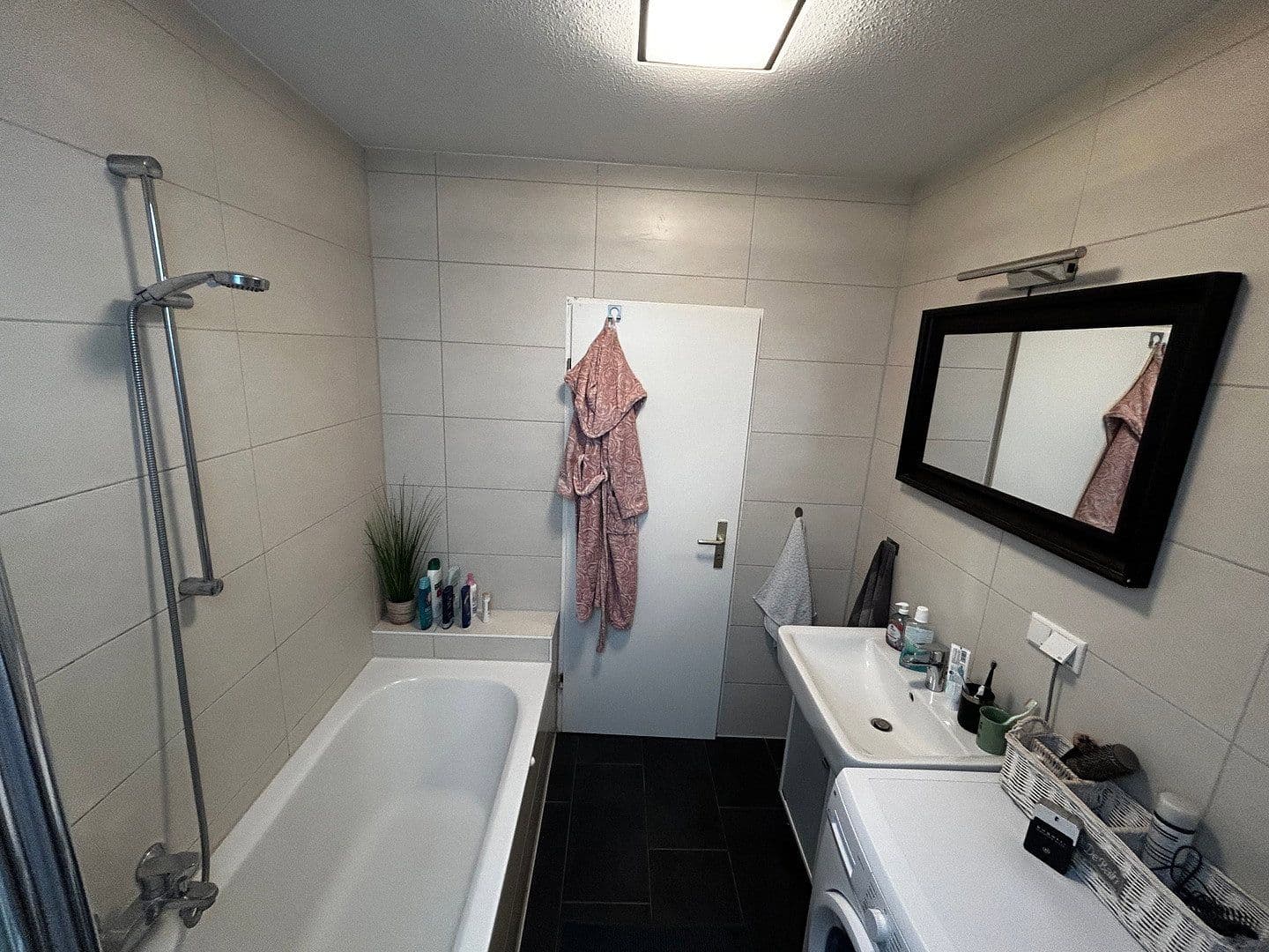 Prenájom bytu 3-izbový 87 m², Artilleriestraße 19, Köln, Severné Porýnie - Westfálsko Prenájom bytu 3-izbový 87 m², Artilleriestraße 19, Köln, Severné Porýnie - Westfálsko