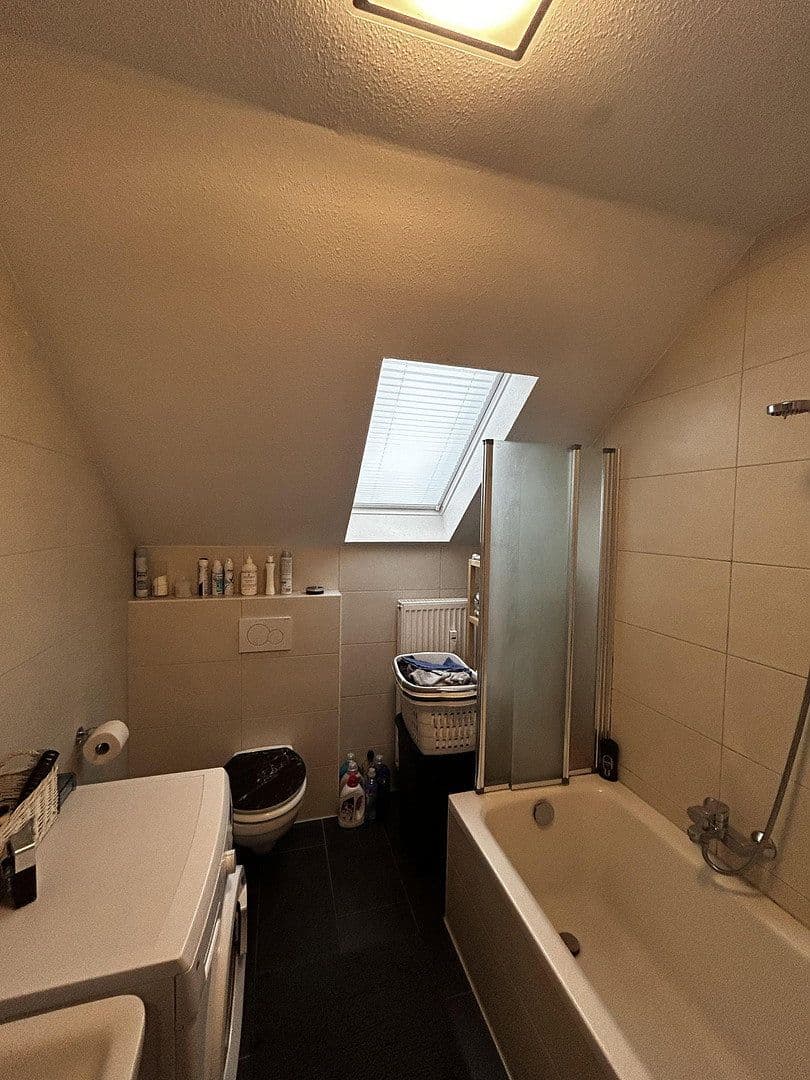 Prenájom bytu 3-izbový 87 m², Artilleriestraße 19, Köln, Severné Porýnie - Westfálsko Prenájom bytu 3-izbový 87 m², Artilleriestraße 19, Köln, Severné Porýnie - Westfálsko