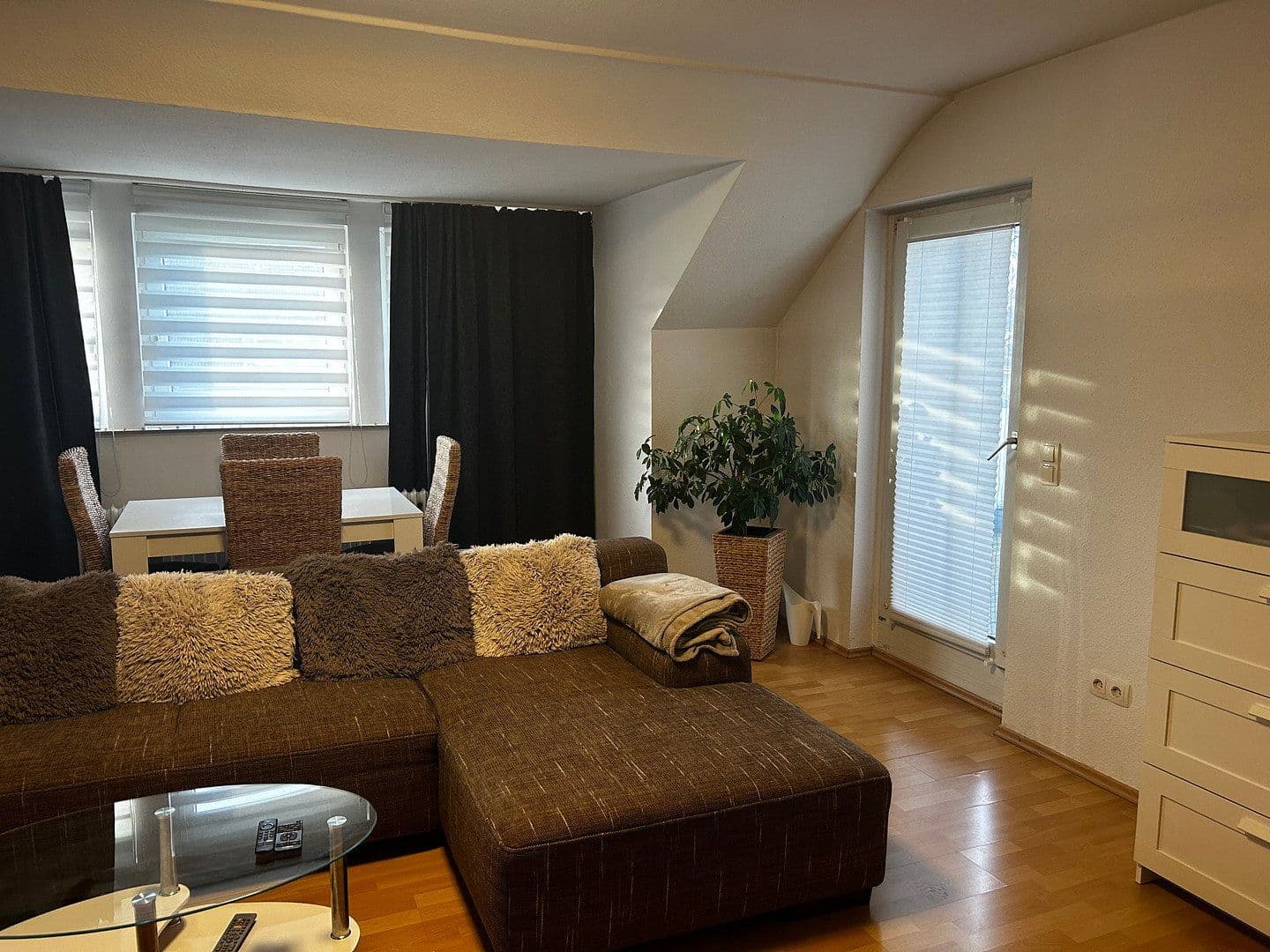 Prenájom bytu 3-izbový 87 m², Artilleriestraße 19, Köln, Severné Porýnie - Westfálsko Prenájom bytu 3-izbový 87 m², Artilleriestraße 19, Köln, Severné Porýnie - Westfálsko
