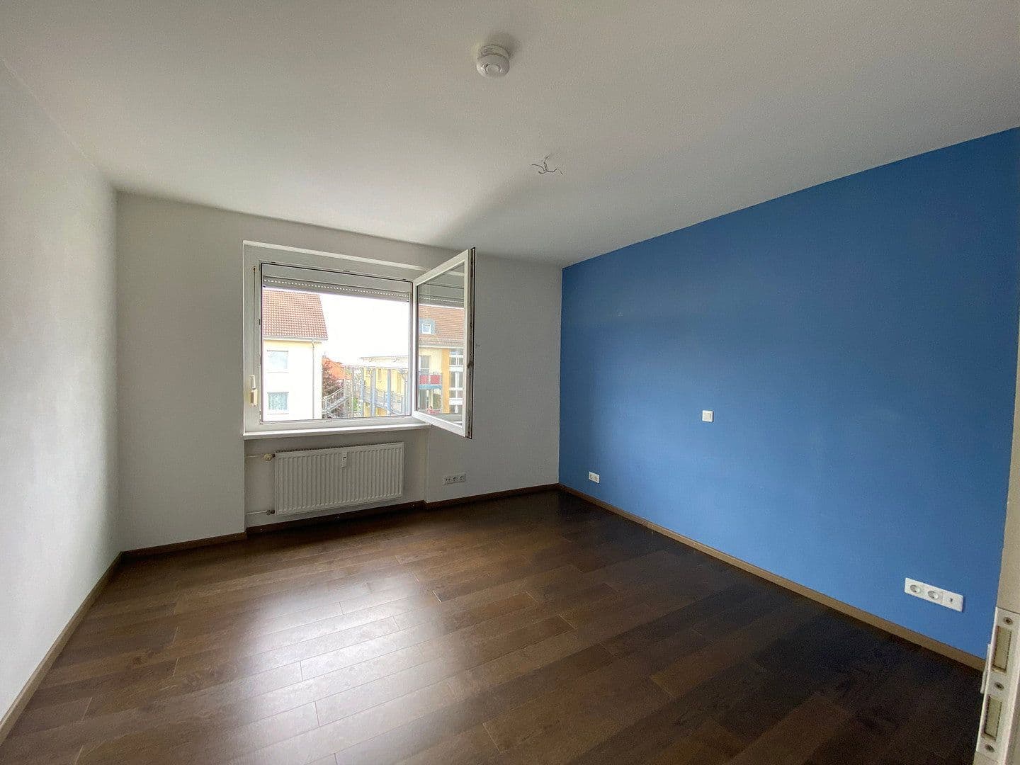 Prenájom bytu 5-izbový 112 m², Oberursel (Taunus), Hesensko Prenájom bytu 5-izbový 112 m², Oberursel (Taunus), Hesensko