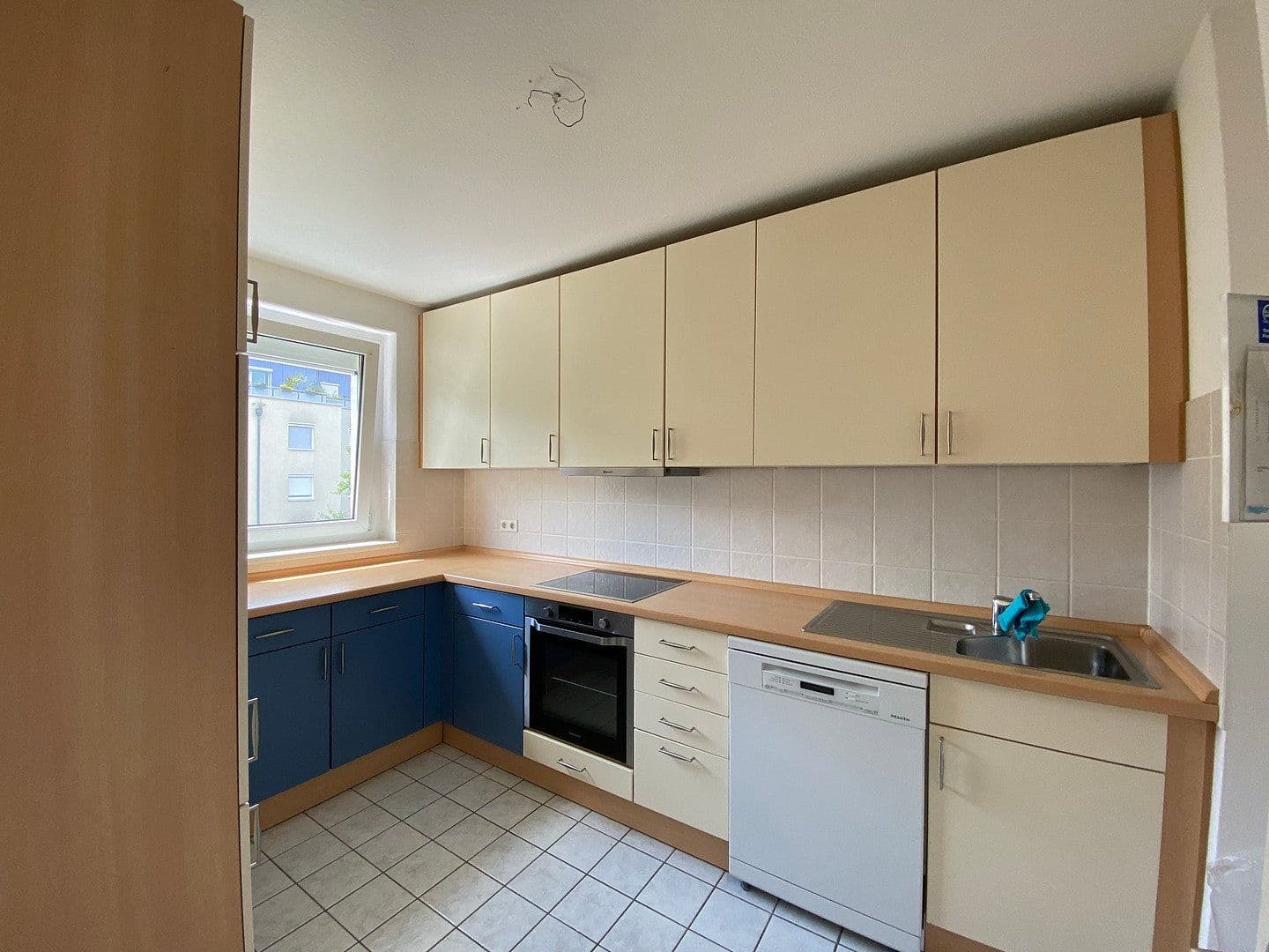 Prenájom bytu 5-izbový 112 m², Oberursel (Taunus), Hesensko Prenájom bytu 5-izbový 112 m², Oberursel (Taunus), Hesensko