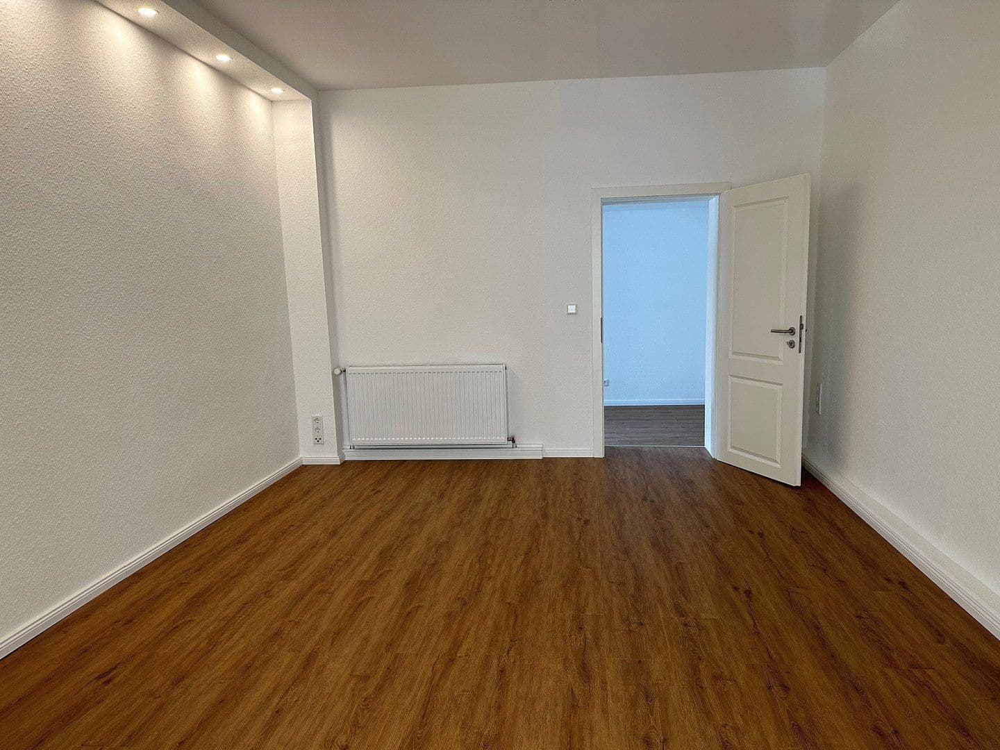 Prenájom bytu 4-izbový 100 m², Limmerstraße 10, Hannover, Dolné Sasko Prenájom bytu 4-izbový 100 m², Limmerstraße 10, Hannover, Dolné Sasko