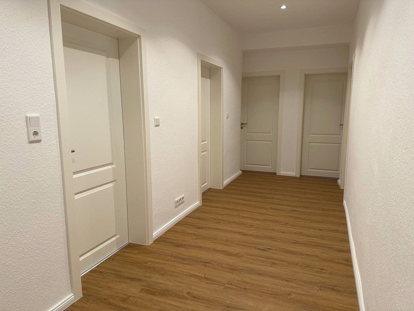 Prenájom bytu 4-izbový 100 m², Limmerstraße 10, Hannover, Dolné Sasko Prenájom bytu 4-izbový 100 m², Limmerstraße 10, Hannover, Dolné Sasko
