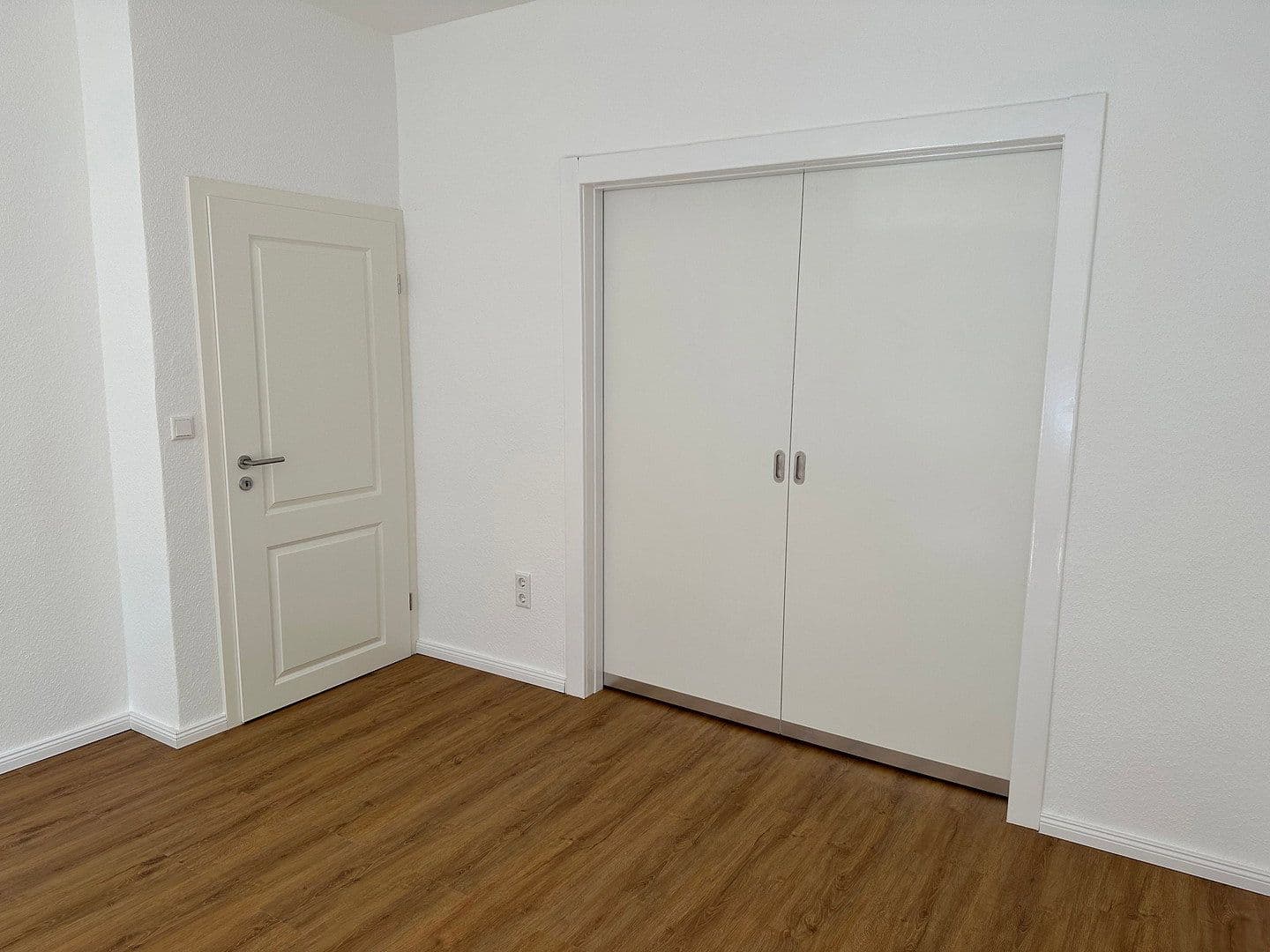 Prenájom bytu 4-izbový 100 m², Limmerstraße 10, Hannover, Dolné Sasko Prenájom bytu 4-izbový 100 m², Limmerstraße 10, Hannover, Dolné Sasko