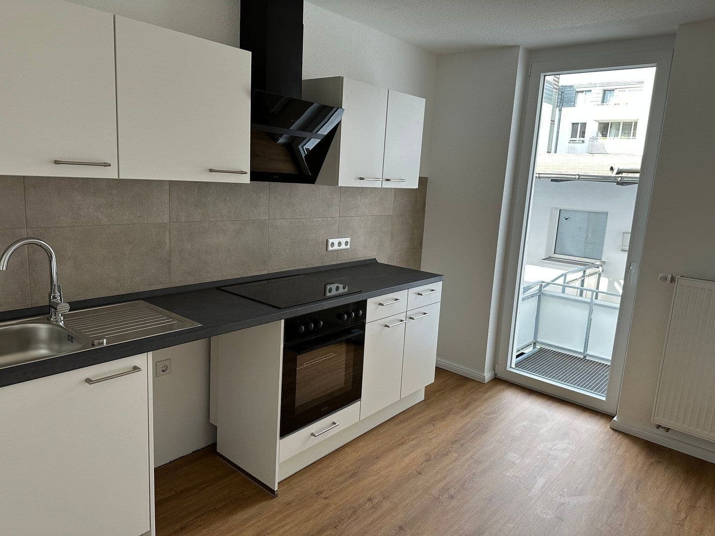 Prenájom bytu 4-izbový 100 m², Limmerstraße 10, Hannover, Dolné Sasko Prenájom bytu 4-izbový 100 m², Limmerstraße 10, Hannover, Dolné Sasko