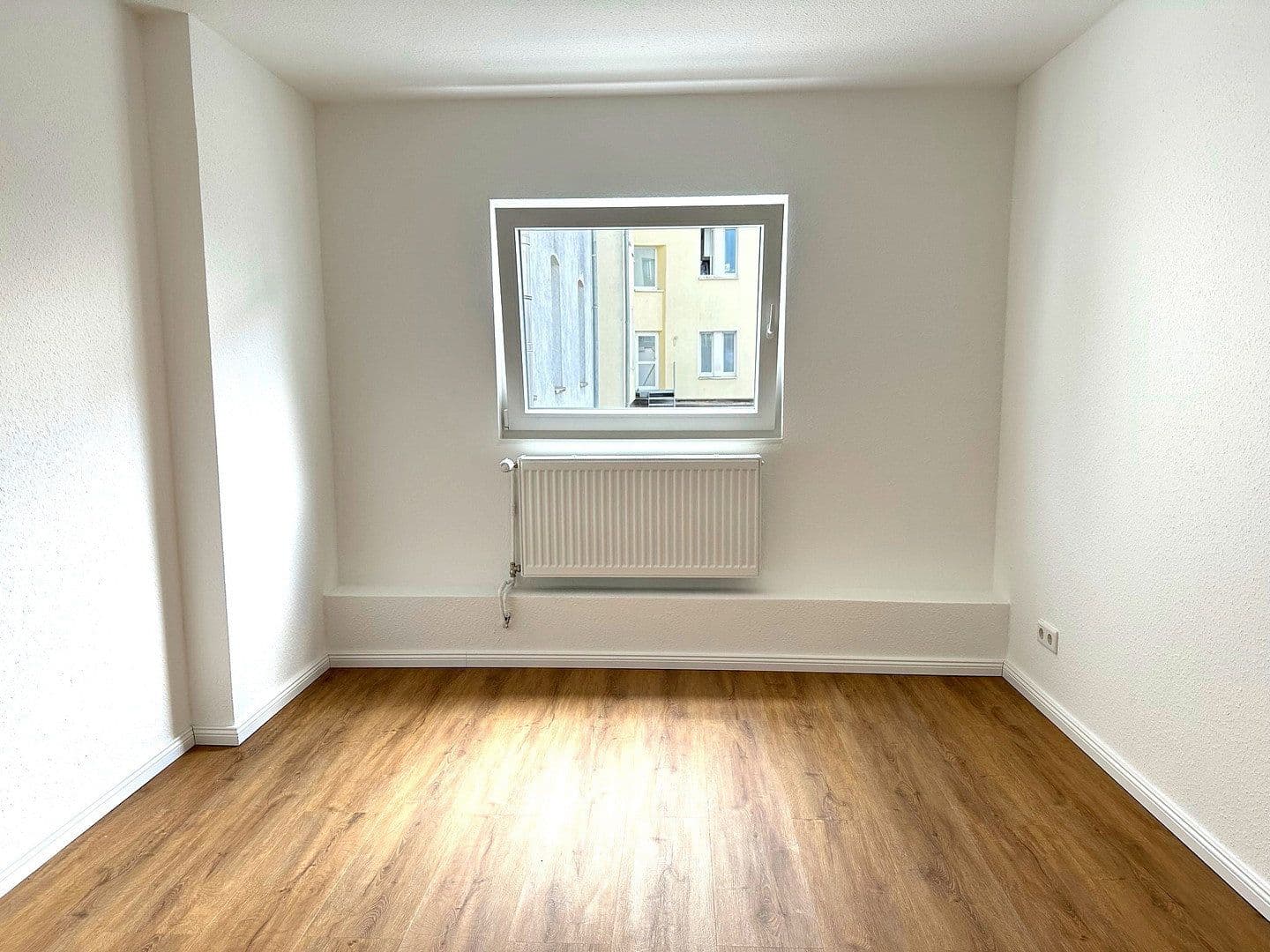 Prenájom bytu 4-izbový 100 m², Limmerstraße 10, Hannover, Dolné Sasko Prenájom bytu 4-izbový 100 m², Limmerstraße 10, Hannover, Dolné Sasko