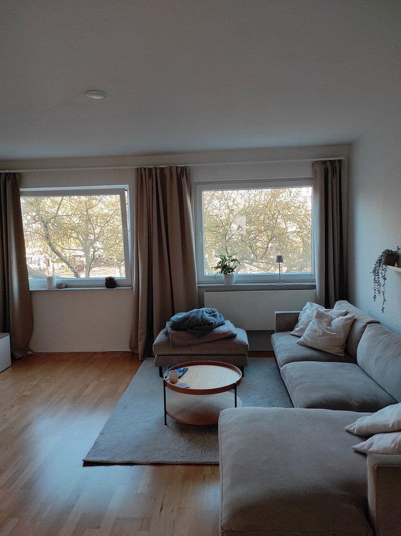 Prenájom bytu 3-izbový 87 m², Hannover, Dolné Sasko Prenájom bytu 3-izbový 87 m², Hannover, Dolné Sasko
