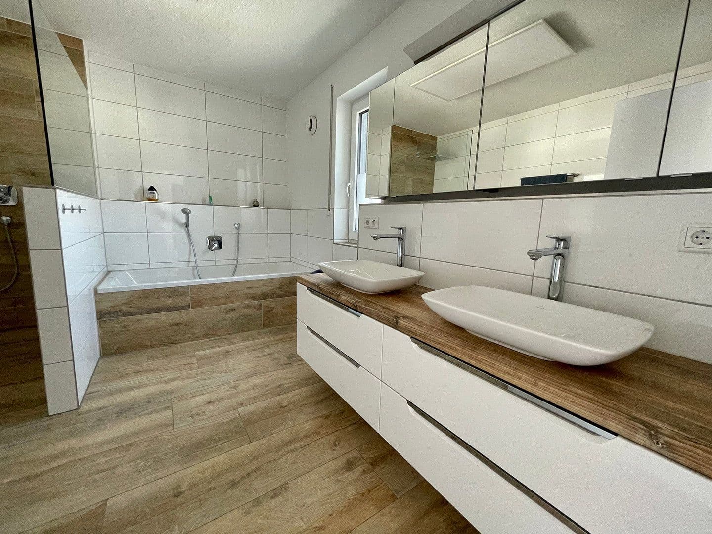 Predaj domu 142 m², pozemek 420 m², Am Brauhaus, Neustadt an der Aisch, Bavorsko Predaj domu 142 m², pozemek 420 m², Am Brauhaus, Neustadt an der Aisch, Bavorsko