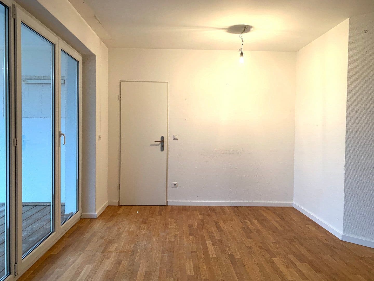 Prenájom bytu 3-izbový 85 m², Düsseldorf, Severné Porýnie - Westfálsko Prenájom bytu 3-izbový 85 m², Düsseldorf, Severné Porýnie - Westfálsko