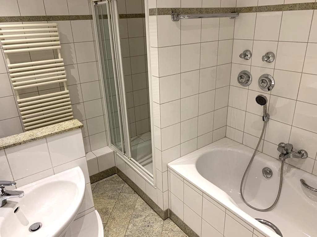 Prenájom bytu 3-izbový 85 m², Düsseldorf, Severné Porýnie - Westfálsko Prenájom bytu 3-izbový 85 m², Düsseldorf, Severné Porýnie - Westfálsko