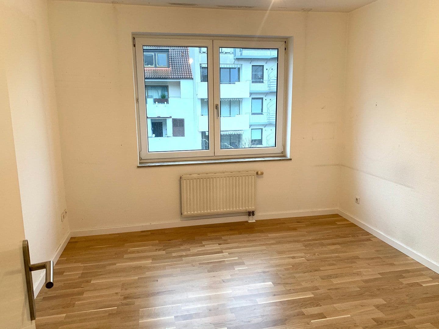 Prenájom bytu 3-izbový 85 m², Düsseldorf, Severné Porýnie - Westfálsko Prenájom bytu 3-izbový 85 m², Düsseldorf, Severné Porýnie - Westfálsko