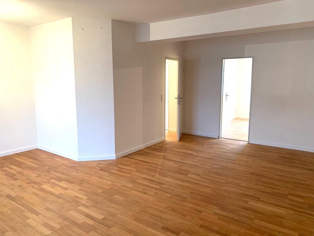 Prenájom bytu 3-izbový 85 m², Düsseldorf, Severné Porýnie - Westfálsko Prenájom bytu 3-izbový 85 m², Düsseldorf, Severné Porýnie - Westfálsko
