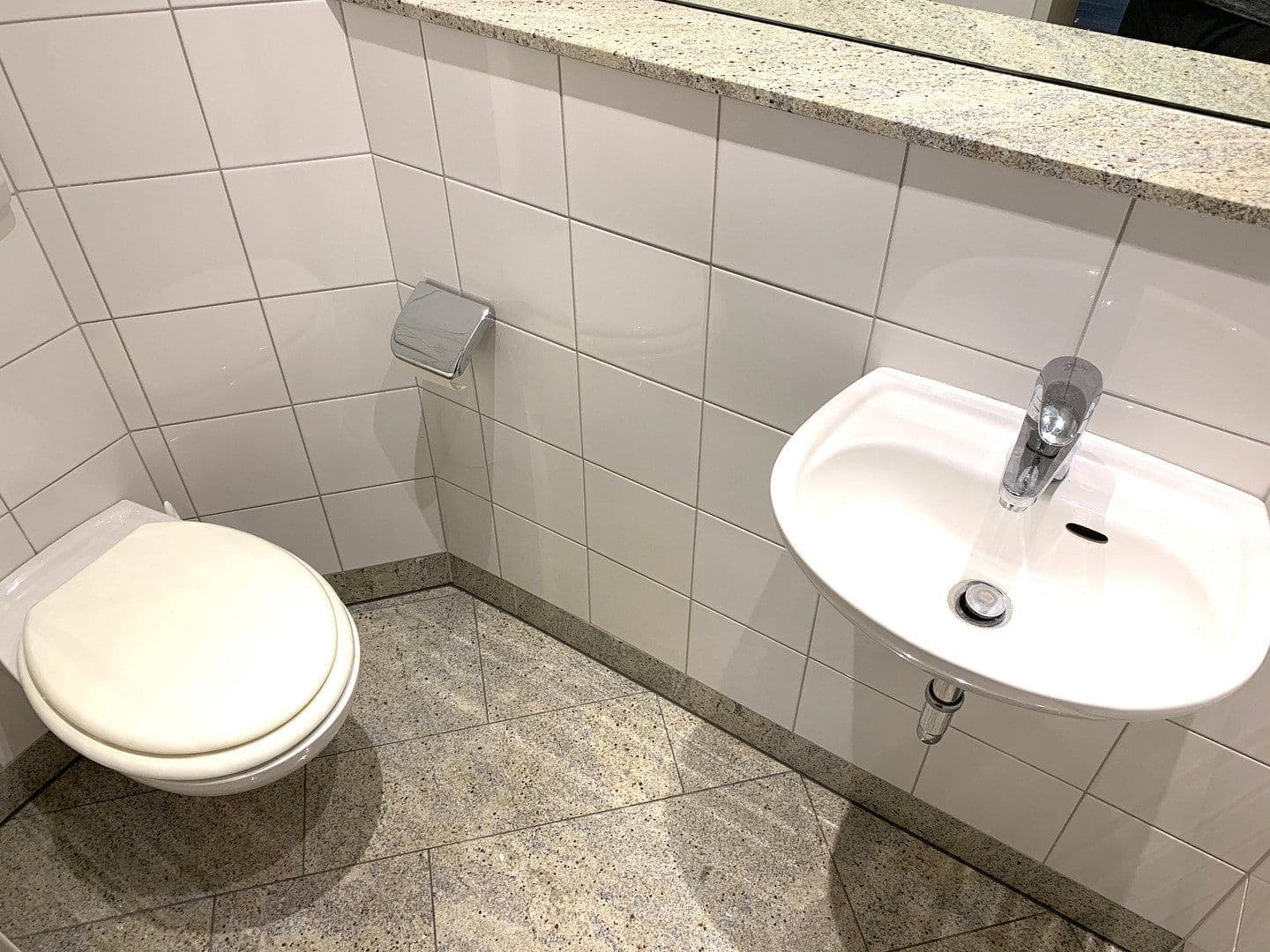 Prenájom bytu 3-izbový 85 m², Düsseldorf, Severné Porýnie - Westfálsko Prenájom bytu 3-izbový 85 m², Düsseldorf, Severné Porýnie - Westfálsko