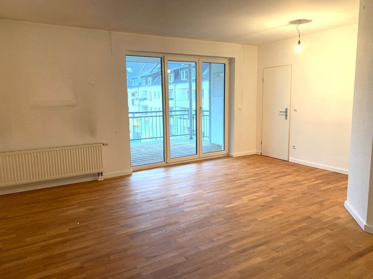 Prenájom bytu 3-izbový 85 m², Düsseldorf, Severné Porýnie - Westfálsko Prenájom bytu 3-izbový 85 m², Düsseldorf, Severné Porýnie - Westfálsko