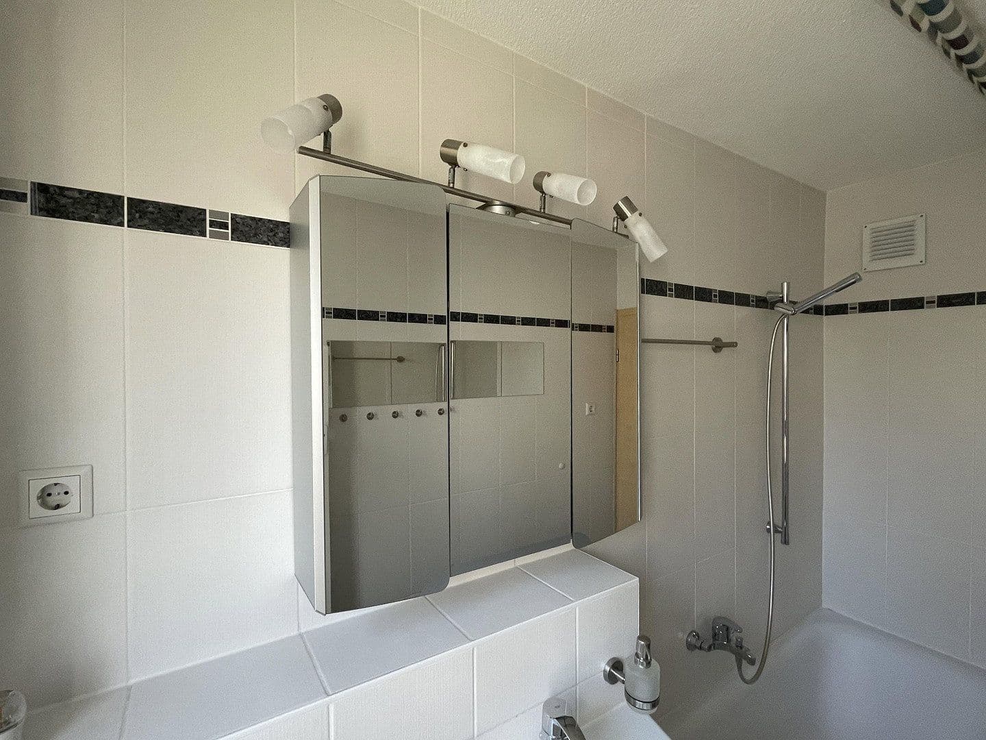 Prenájom bytu 3-izbový 60 m², Comeniusstraße 38, Chemnitz, Sasko Prenájom bytu 3-izbový 60 m², Comeniusstraße 38, Chemnitz, Sasko