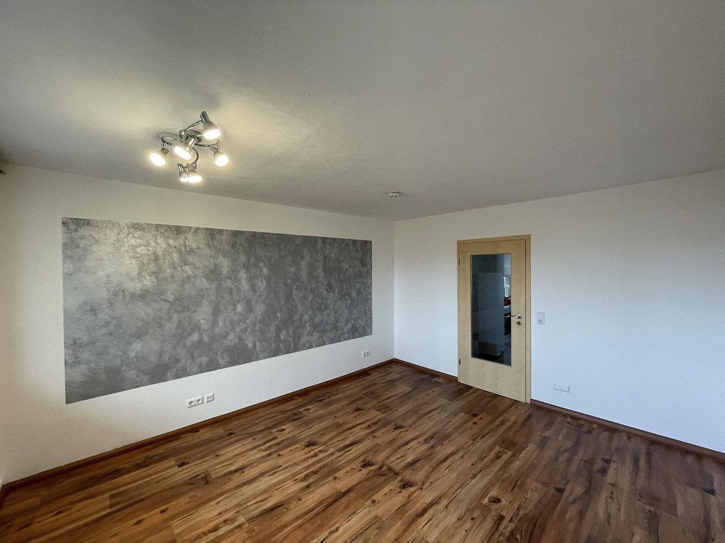 Prenájom bytu 3-izbový 60 m², Comeniusstraße 38, Chemnitz, Sasko Prenájom bytu 3-izbový 60 m², Comeniusstraße 38, Chemnitz, Sasko