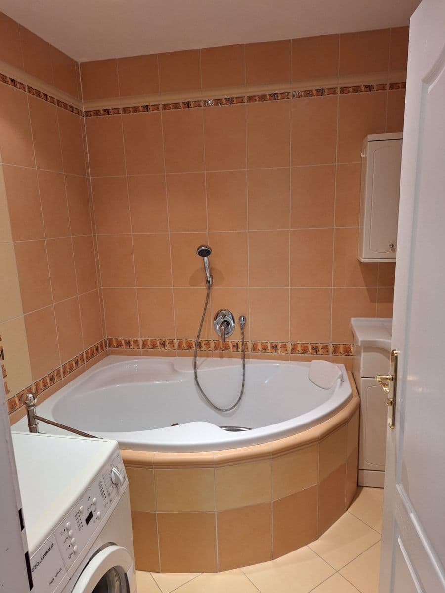 Prenájom bytu 3-izbový 79 m², Jugoslávská, Teplice, Ústecký kraj Prenájom bytu 3-izbový 79 m², Jugoslávská, Teplice, Ústecký kraj