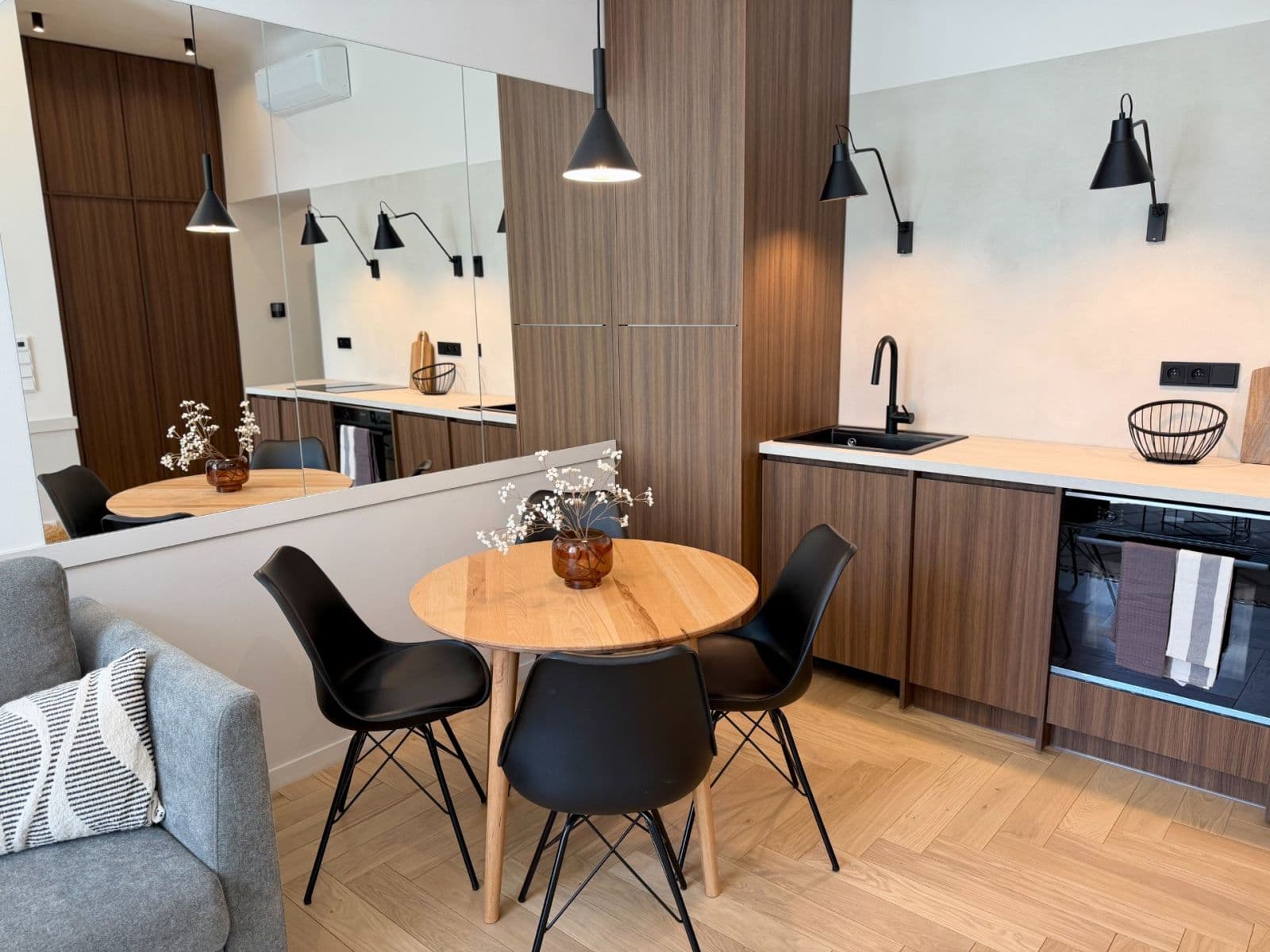 Prenájom bytu 2-izbový 42 m², Karlínské náměstí, Praha, Praha Prenájom bytu 2-izbový 42 m², Karlínské náměstí, Praha, Praha