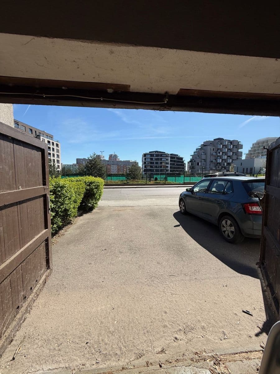 Predaj garáže 15 m², Pod Třebešínem, Praha, Praha Predaj garáže 15 m², Pod Třebešínem, Praha, Praha