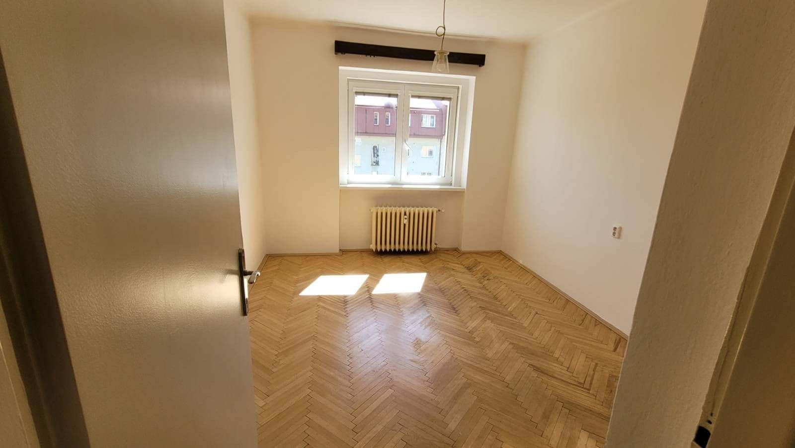 Prenájom bytu 3-izbový 80 m², Služská, Praha, Praha Prenájom bytu 3-izbový 80 m², Služská, Praha, Praha