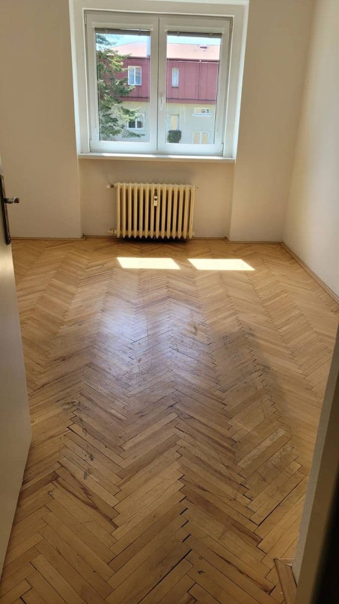 Prenájom bytu 3-izbový 80 m², Služská, Praha, Praha Prenájom bytu 3-izbový 80 m², Služská, Praha, Praha