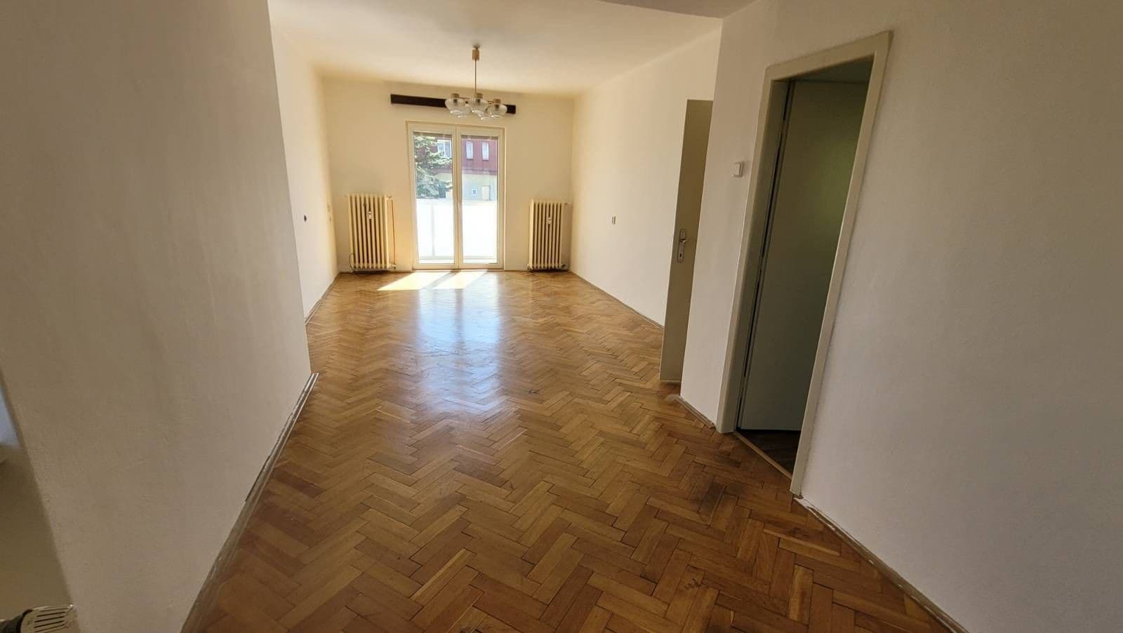 Prenájom bytu 3-izbový 80 m², Služská, Praha, Praha Prenájom bytu 3-izbový 80 m², Služská, Praha, Praha