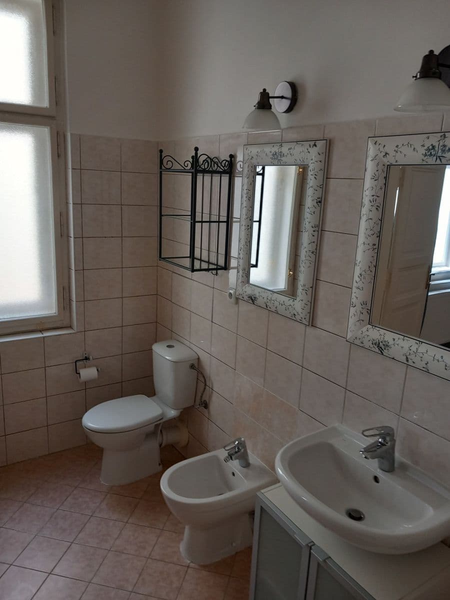 Prenájom bytu 4-izbový 94 m², Pštrossova, Praha, Praha Prenájom bytu 4-izbový 94 m², Pštrossova, Praha, Praha