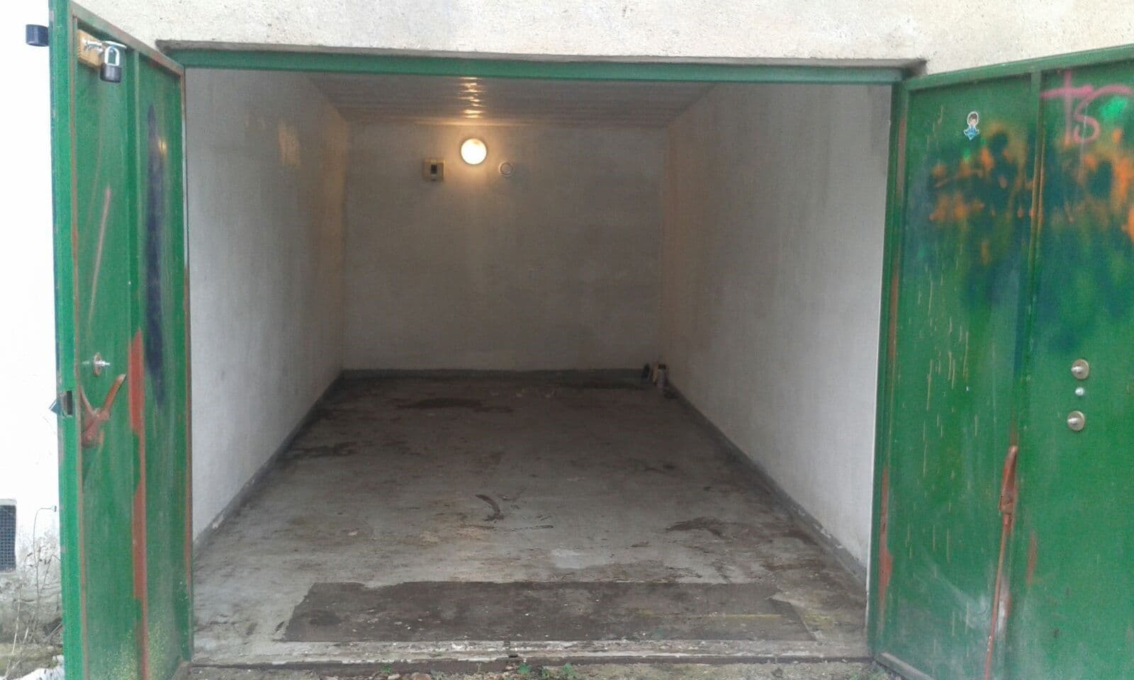 Predaj garáže 19 m², Pod Petřinami, Praha, Praha Predaj garáže 19 m², Pod Petřinami, Praha, Praha