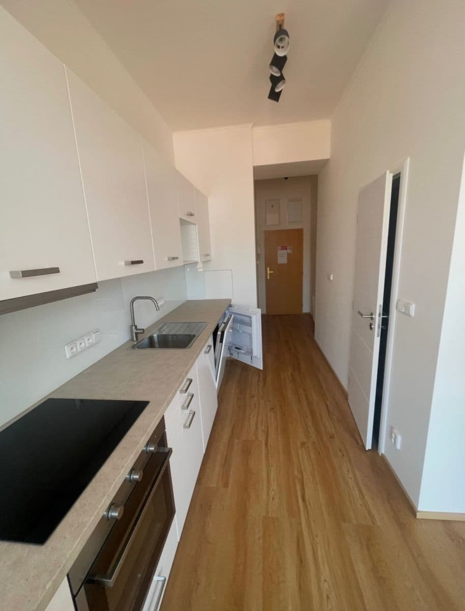 Prenájom bytu 1-izbový 35 m², Letenská, Praha, Praha Prenájom bytu 1-izbový 35 m², Letenská, Praha, Praha