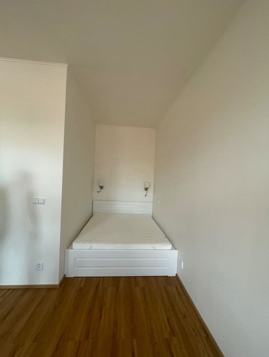 Prenájom bytu 1-izbový 35 m², Letenská, Praha, Praha Prenájom bytu 1-izbový 35 m², Letenská, Praha, Praha