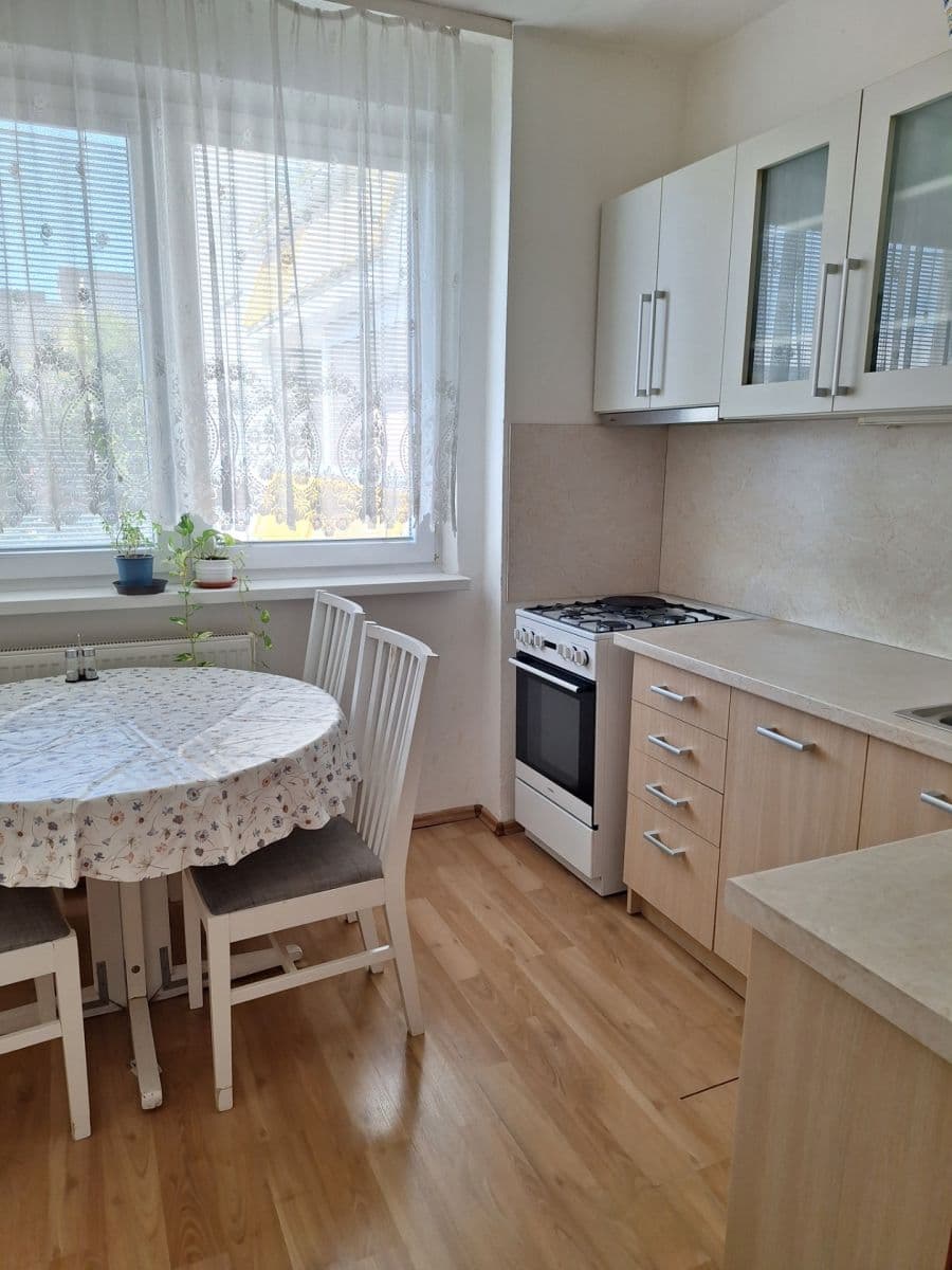 Prenájom bytu 3-izbový 68 m², Klincová, Ružinov, Bratislavský kraj Prenájom bytu 3-izbový 68 m², Klincová, Ružinov, Bratislavský kraj