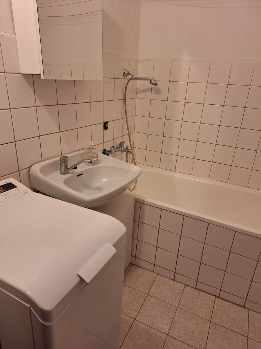 Prenájom bytu 3-izbový 68 m², Klincová, Ružinov, Bratislavský kraj Prenájom bytu 3-izbový 68 m², Klincová, Ružinov, Bratislavský kraj