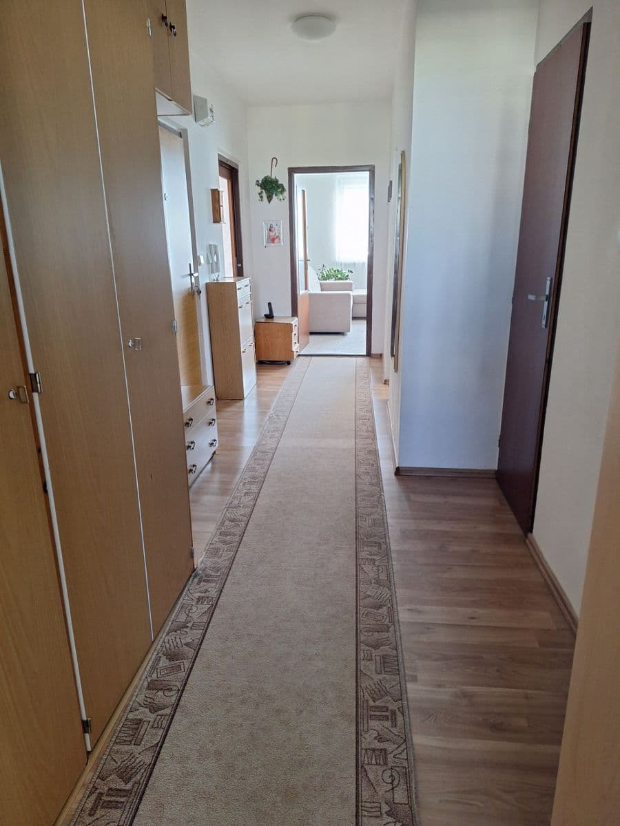 Prenájom bytu 3-izbový 68 m², Klincová, Ružinov, Bratislavský kraj Prenájom bytu 3-izbový 68 m², Klincová, Ružinov, Bratislavský kraj