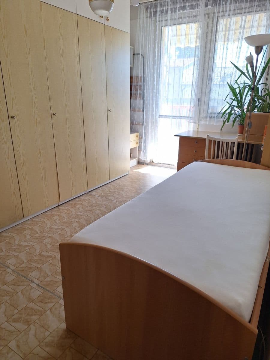 Prenájom bytu 3-izbový 68 m², Klincová, Ružinov, Bratislavský kraj Prenájom bytu 3-izbový 68 m², Klincová, Ružinov, Bratislavský kraj