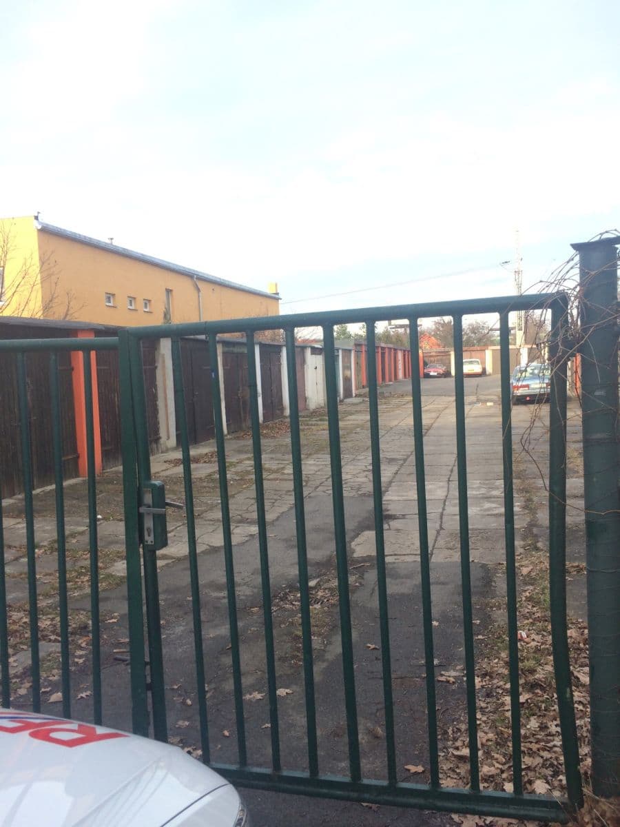 Predaj garáže 18 m², Přetlucká, Praha, Praha Predaj garáže 18 m², Přetlucká, Praha, Praha