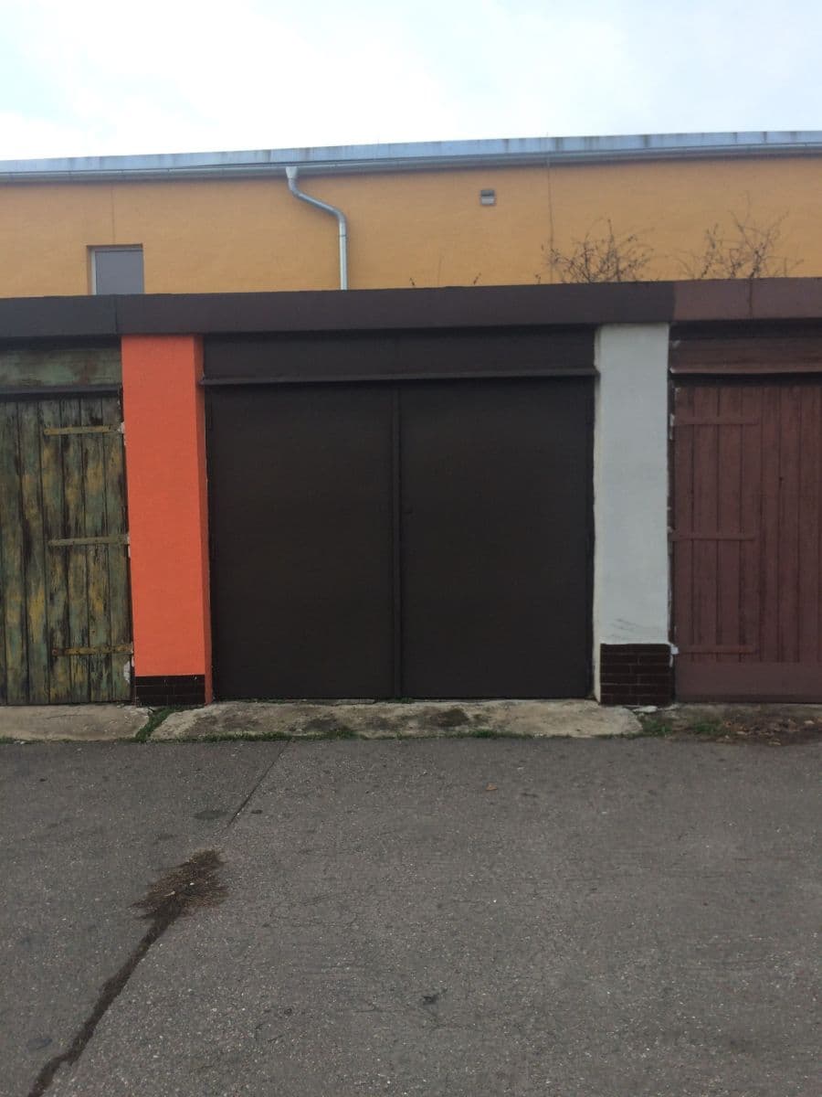 Predaj garáže 18 m², Přetlucká, Praha, Praha Predaj garáže 18 m², Přetlucká, Praha, Praha