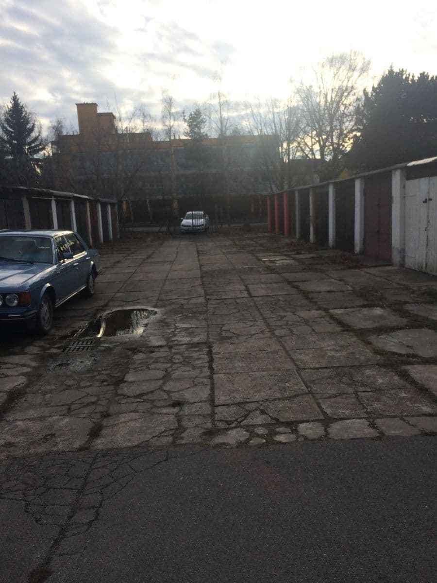 Predaj garáže 18 m², Přetlucká, Praha, Praha Predaj garáže 18 m², Přetlucká, Praha, Praha