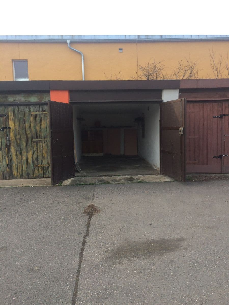 Predaj garáže 18 m², Přetlucká, Praha, Praha Predaj garáže 18 m², Přetlucká, Praha, Praha