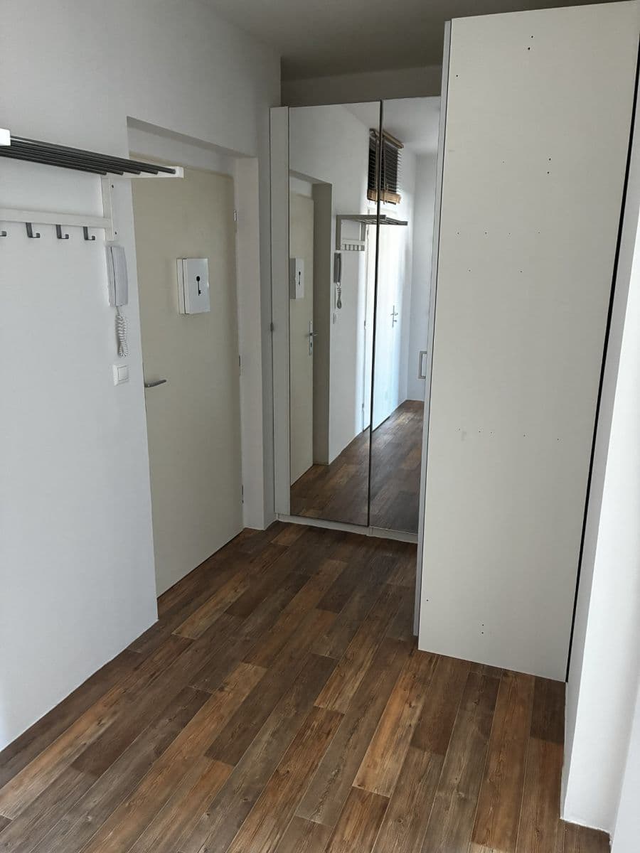 Prenájom bytu 2-izbový 56 m², K Netlukám, Praha, Praha Prenájom bytu 2-izbový 56 m², K Netlukám, Praha, Praha