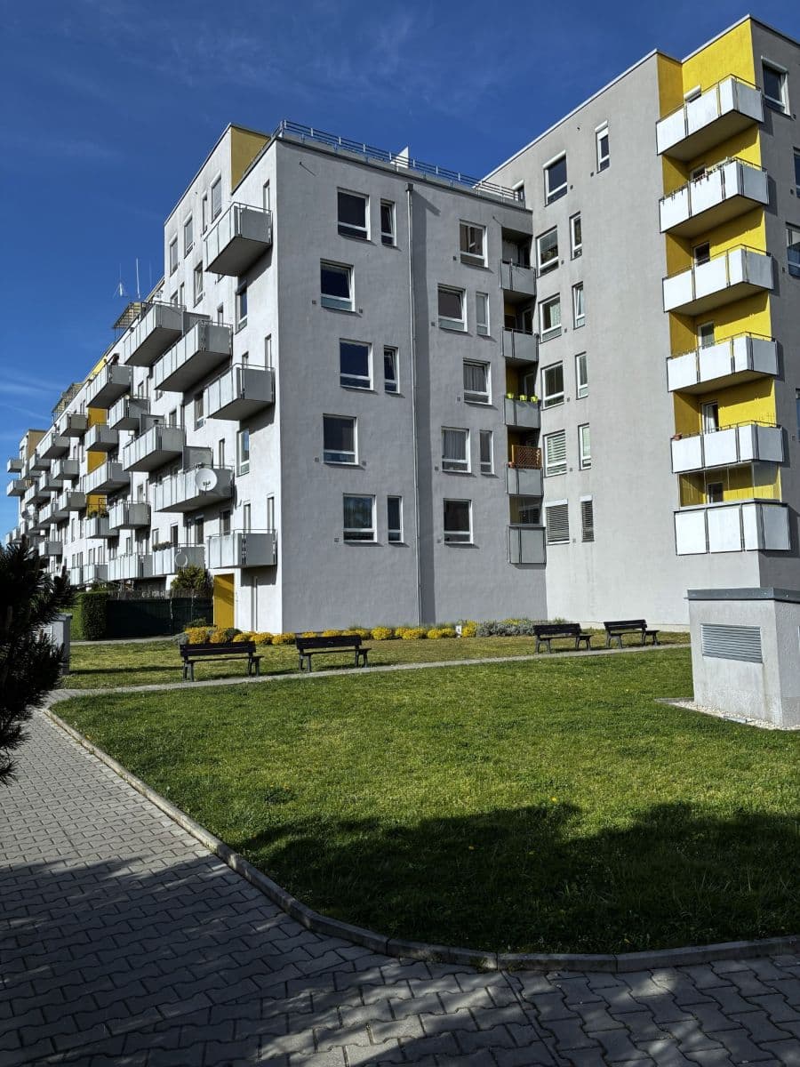 Prenájom bytu 2-izbový 56 m², K Netlukám, Praha, Praha Prenájom bytu 2-izbový 56 m², K Netlukám, Praha, Praha