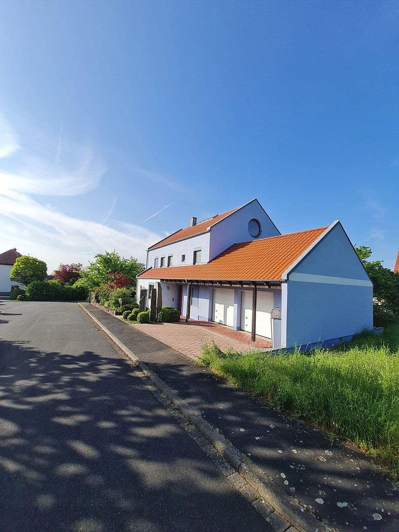 Predaj domu 273 m², pozemek 634 m², Geroldshausen, Bavorsko Predaj domu 273 m², pozemek 634 m², Geroldshausen, Bavorsko