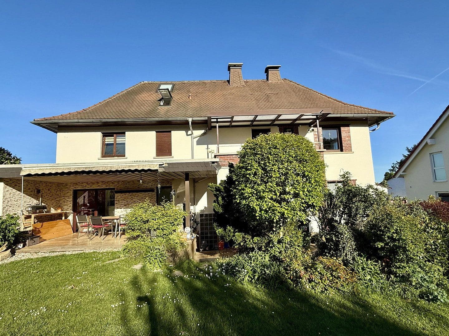 Predaj domu 330 m², pozemek 1.250 m², Birkenweg 22, Wettenberg, Hesensko Predaj domu 330 m², pozemek 1.250 m², Birkenweg 22, Wettenberg, Hesensko