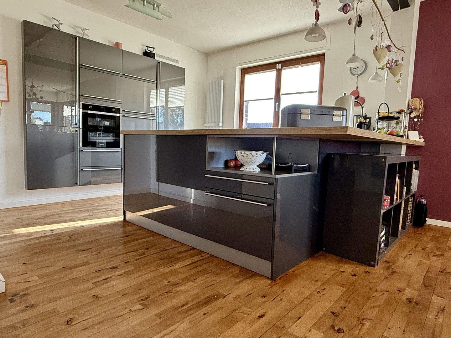 Predaj domu 330 m², pozemek 1.250 m², Birkenweg 22, Wettenberg, Hesensko Predaj domu 330 m², pozemek 1.250 m², Birkenweg 22, Wettenberg, Hesensko