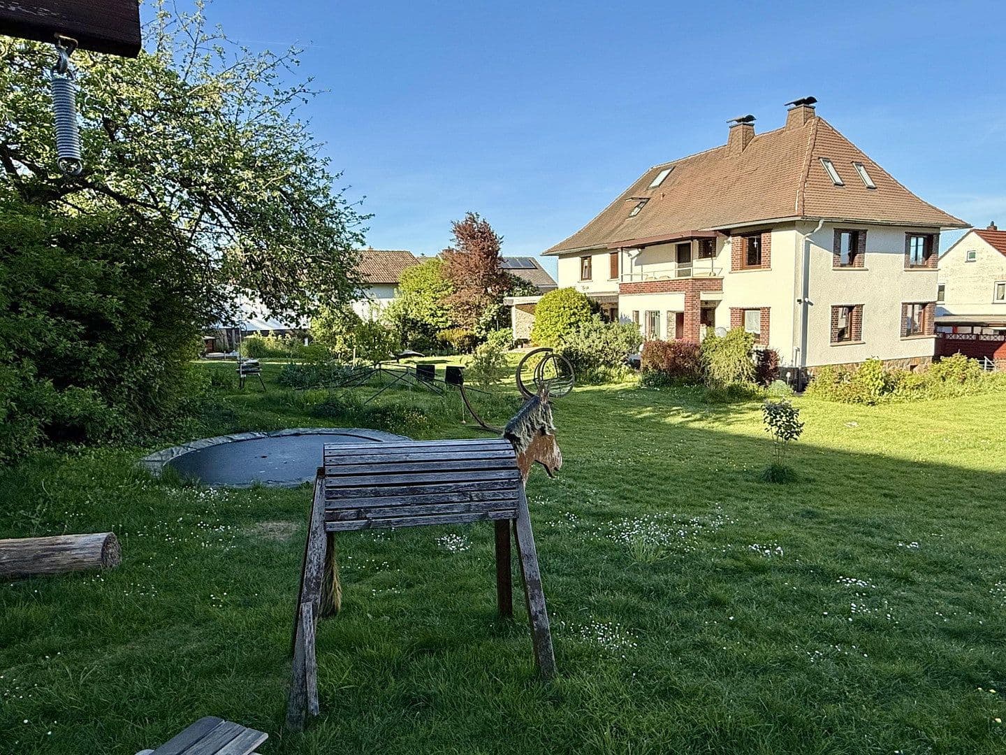 Predaj domu 330 m², pozemek 1.250 m², Birkenweg 22, Wettenberg, Hesensko Predaj domu 330 m², pozemek 1.250 m², Birkenweg 22, Wettenberg, Hesensko