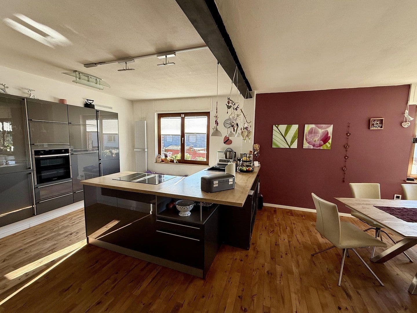 Predaj domu 330 m², pozemek 1.250 m², Birkenweg 22, Wettenberg, Hesensko Predaj domu 330 m², pozemek 1.250 m², Birkenweg 22, Wettenberg, Hesensko