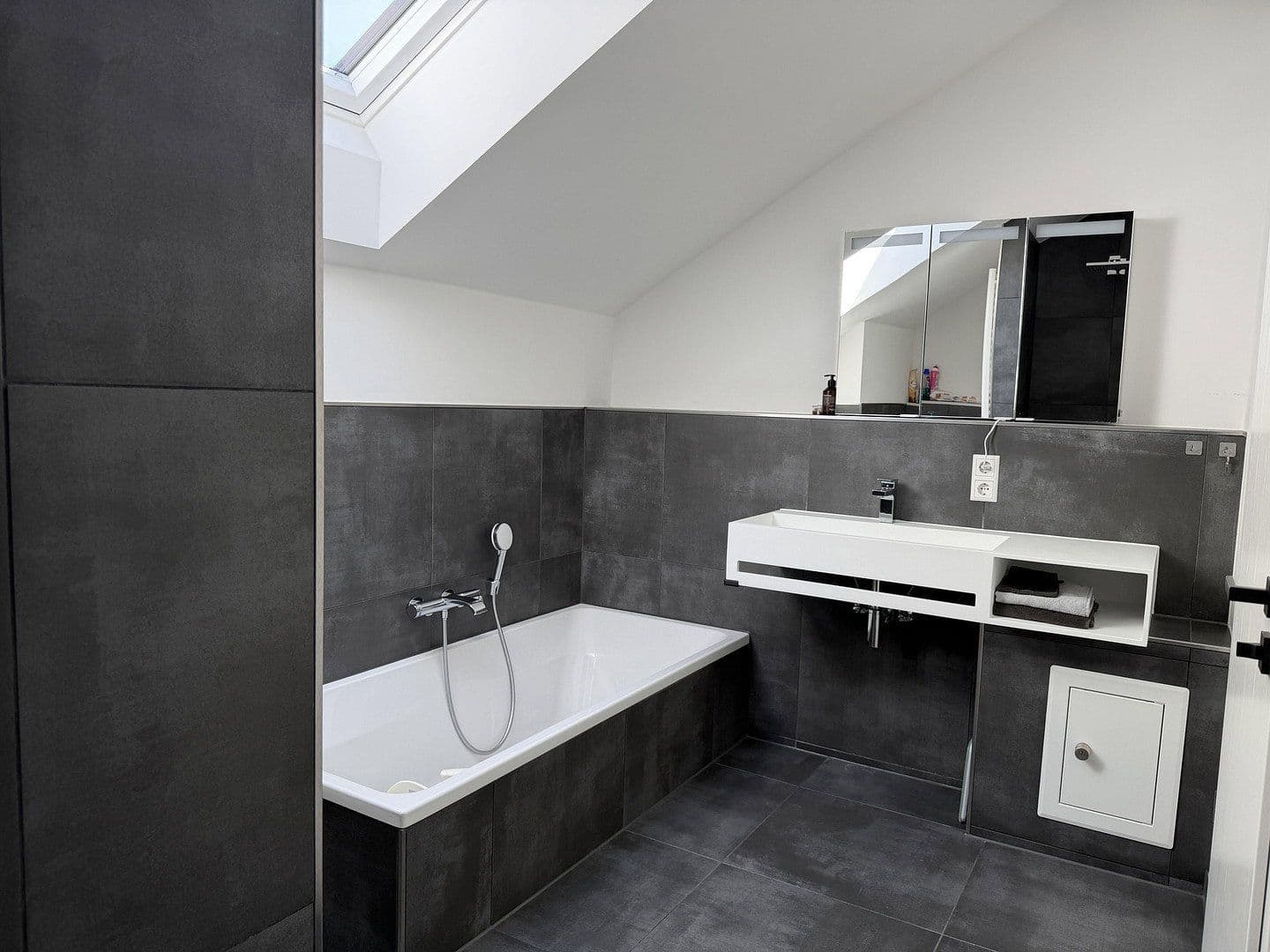 Predaj domu 127 m², pozemek 821 m², Steiner Straße 16a, Rohr, Bavorsko Predaj domu 127 m², pozemek 821 m², Steiner Straße 16a, Rohr, Bavorsko