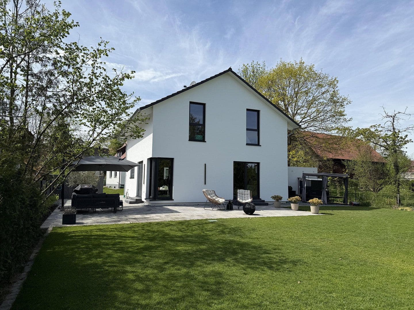 Predaj domu 127 m², pozemek 821 m², Steiner Straße 16a, Rohr, Bavorsko Predaj domu 127 m², pozemek 821 m², Steiner Straße 16a, Rohr, Bavorsko