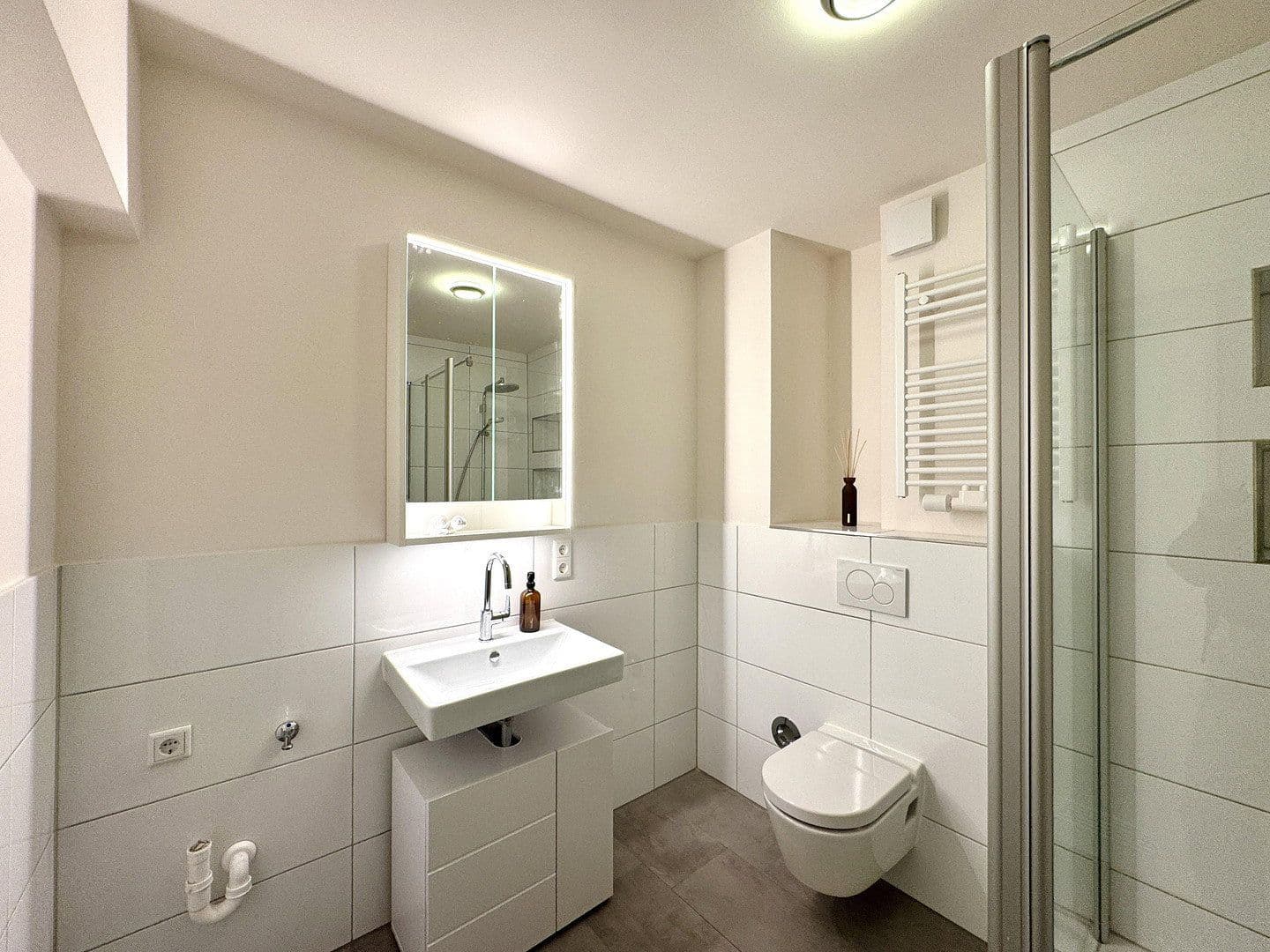 Predaj bytu 1-izbový 48 m², Kölner Str. 44, Postanschrift, Düsseldorf - Stadtmitte, Severné Porýnie - Westfálsko Predaj bytu 1-izbový 48 m², Kölner Str. 44, Postanschrift, Düsseldorf - Stadtmitte, Severné Porýnie - Westfálsko